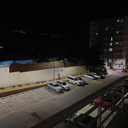Lovely 2 Bedroom C̅ Netflix Across National Stadium Кінгстон Екстер'єр фото
